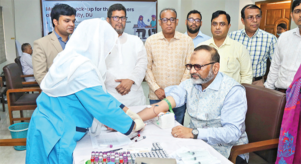 ঢাবি কলা অনুষদের শিক্ষকদের জন্য দুই দিনব্যাপী মেডিকেল ক্যাম্প ঢাবি কলা অনুষদের শিক্ষকদের জন্য দুই দিনব্যাপী মেডিকেল ক্যাম্প