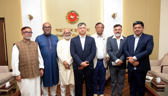 স্বরাষ্ট্রমন্ত্রীর সঙ্গে নবনিযুক্ত ছয় সিটি প্রশাসকের সৌজন্য সাক্ষাৎ স্বরাষ্ট্রমন্ত্রীর সঙ্গে নবনিযুক্ত ছয় সিটি প্রশাসকের সৌজন্য সাক্ষাৎ