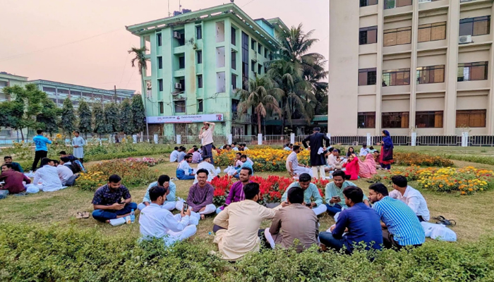 নজরুল বিশ্ববিদ্যালয়ে সম্প্রীতির বার্তায় কেন্দ্রীয় ইফতার অনুষ্ঠিত নজরুল বিশ্ববিদ্যালয়ে সম্প্রীতির বার্তায় কেন্দ্রীয় ইফতার অনুষ্ঠিত