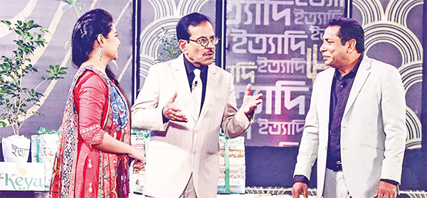 ইত্যাদির মঞ্চে দর্শকের সঙ্গে অভিনয়ে মোশাররফ করিম ইত্যাদির মঞ্চে দর্শকের সঙ্গে অভিনয়ে মোশাররফ করিম