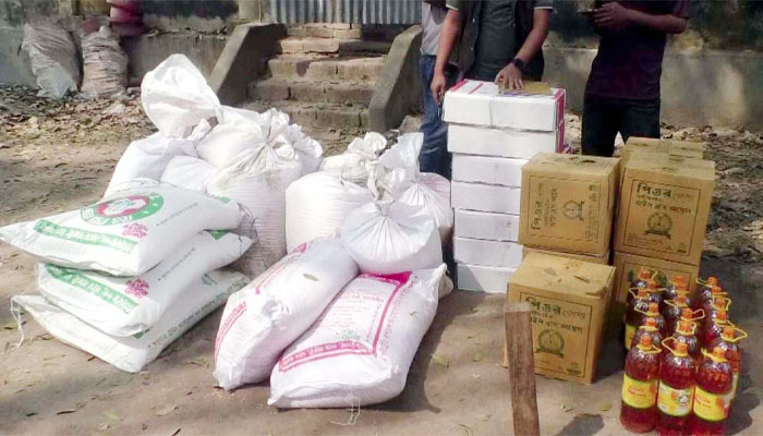 রংপুরে টিসিবি পণ্য অবৈধভাবে মজুত, ডিলার গ্রেপ্তার রংপুরে টিসিবি পণ্য অবৈধভাবে মজুত, ডিলার গ্রেপ্তার