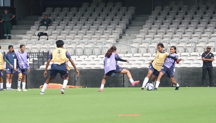 অভিষেক আসরে সেরাটা দেওয়ার সংকল্প মেয়েদের অভিষেক আসরে সেরাটা দেওয়ার সংকল্প মেয়েদের