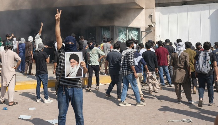 পাকিস্তানে মার্কিন দূতাবাসের কাছে বিক্ষোভ, গুলিতে নিহত ৮ পাকিস্তানে মার্কিন দূতাবাসের কাছে বিক্ষোভ, গুলিতে নিহত ৮