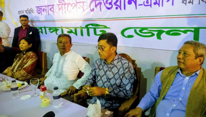 সাম্প্রদায়িক সম্প্রীতি রক্ষায় নেতাকর্মীদের সজাগ থাকার আহ্বান পার্বত্য মন্ত্রীর সাম্প্রদায়িক সম্প্রীতি রক্ষায় নেতাকর্মীদের সজাগ থাকার আহ্বান পার্বত্য মন্ত্রীর