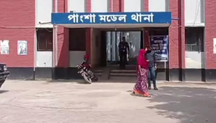 পাংশায় প্রেমের ফাঁদে ফেলে যুবতীকে সংঘবদ্ধ ধর্ষণের অভিযোগ পাংশায় প্রেমের ফাঁদে ফেলে যুবতীকে সংঘবদ্ধ ধর্ষণের অভিযোগ