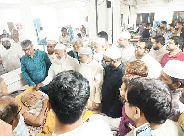 ঢাকা পঙ্গু হাসপাতালে বীর মুক্তিযোদ্ধা রমজান আলীকে দেখতে যান জামায়াতের আমির ঢাকা পঙ্গু হাসপাতালে বীর মুক্তিযোদ্ধা রমজান আলীকে দেখতে যান জামায়াতের আমির