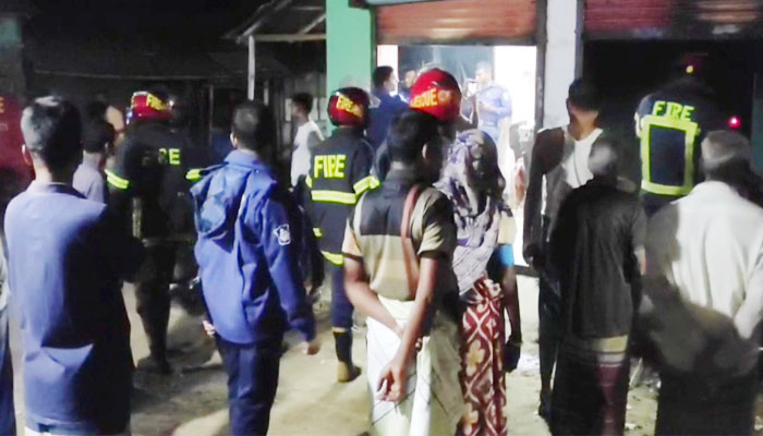 তালায় ইউনিয়ন বিএনপির কার্যালয়ে আগুন দিয়েছে দুর্বৃত্তরা তালায় ইউনিয়ন বিএনপির কার্যালয়ে আগুন দিয়েছে দুর্বৃত্তরা