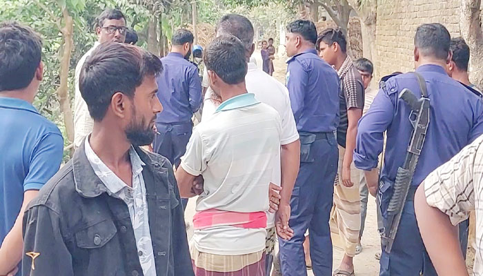 জমিতে সেচ দেওয়া নিয়ে সংঘর্ষে নারীসহ আহত ১৯ জমিতে সেচ দেওয়া নিয়ে সংঘর্ষে নারীসহ আহত ১৯