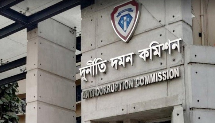 দুদক চেয়ারম্যান ও দুই কমিশনারের পদত্যাগ