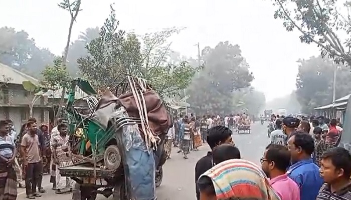 রাজশাহীতে অটোরিকশা-ভটভটির সংঘর্ষে নিহত ৩, আহত ২ রাজশাহীতে অটোরিকশা-ভটভটির সংঘর্ষে নিহত ৩, আহত ২