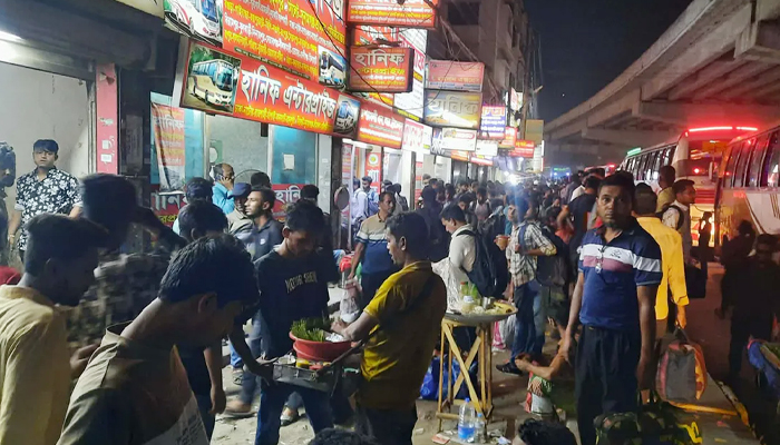 বাস টার্মিনাল ও রেল স্টেশনে ঘরমুখো মানুষের ঢল বাস টার্মিনাল ও রেল স্টেশনে ঘরমুখো মানুষের ঢল