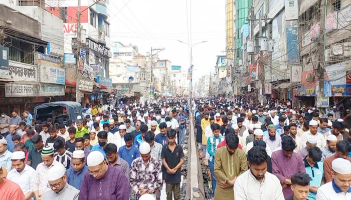 হাজীগঞ্জ বড় মসজিদে জুমাতুল বিদায় লক্ষাধিক মুসল্লির অংশগ্রহণ হাজীগঞ্জ বড় মসজিদে জুমাতুল বিদায় লক্ষাধিক মুসল্লির অংশগ্রহণ