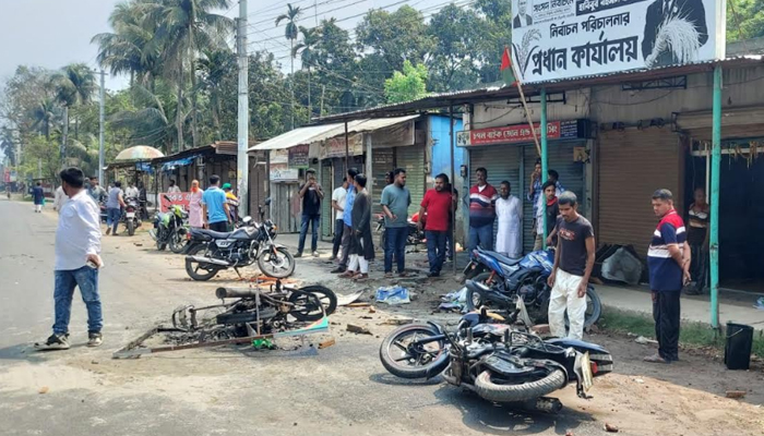 ঈশ্বরদীতে বিএনপির দুই গ্রুপের সংঘর্ষ, পুলিশসহ আহত ১৫ ঈশ্বরদীতে বিএনপির দুই গ্রুপের সংঘর্ষ, পুলিশসহ আহত ১৫