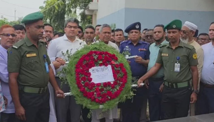 শ্রীপুরের গণকবরে মুক্তিযুদ্ধে শহীদদের প্রতি শ্রদ্ধা শ্রীপুরের গণকবরে মুক্তিযুদ্ধে শহীদদের প্রতি শ্রদ্ধা