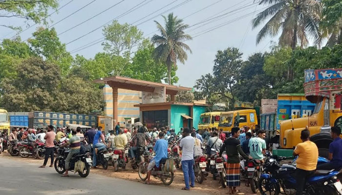 সাতক্ষীরায় মোটরসাইকেলে তেল নিতে লাগবে ‘ফুয়েল কার্ড’ সাতক্ষীরায় মোটরসাইকেলে তেল নিতে লাগবে ‘ফুয়েল কার্ড’