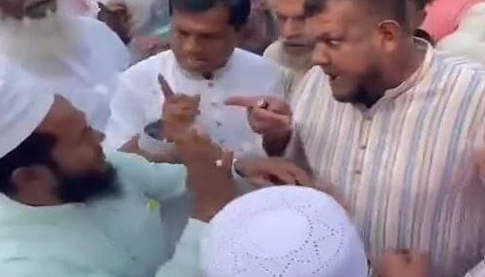 জিয়াউর রহমানের নাম ঘোষণা নিয়ে বিএনপি-জামায়াতের হাতাহাতি! জিয়াউর রহমানের নাম ঘোষণা নিয়ে বিএনপি-জামায়াতের হাতাহাতি!