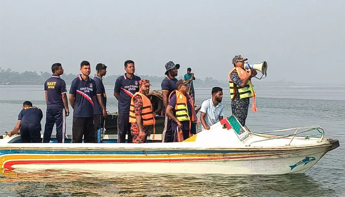 দৌলতদিয়ায় বাস দুর্ঘটনায় তৃতীয় দিনের উদ্ধার অভিযান শুরু দৌলতদিয়ায় বাস দুর্ঘটনায় তৃতীয় দিনের উদ্ধার অভিযান শুরু