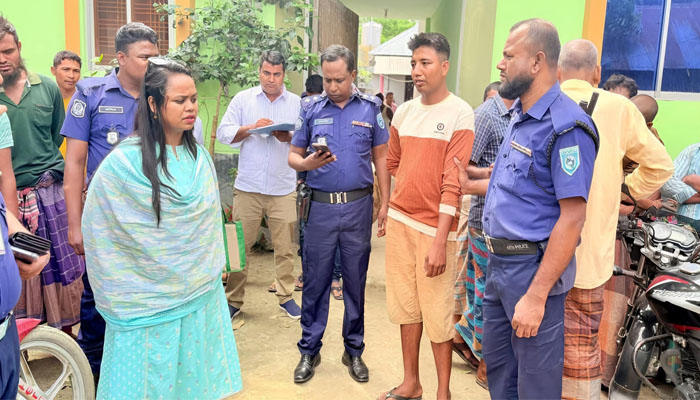 বীরগঞ্জে বাড়িতে তেল মজুত রাখায় ৭ দিনের কারাদণ্ড বীরগঞ্জে বাড়িতে তেল মজুত রাখায় ৭ দিনের কারাদণ্ড