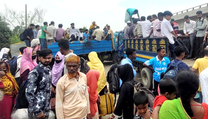 সিরাজগঞ্জে মহাসড়কে যাত্রীর চাপ, দ্বিগুণ ভাড়া আদায়ের অভিযোগ সিরাজগঞ্জে মহাসড়কে যাত্রীর চাপ, দ্বিগুণ ভাড়া আদায়ের অভিযোগ