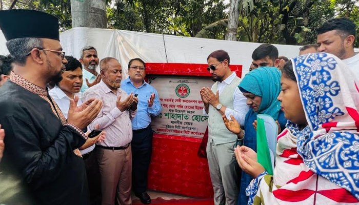 চট্টগ্রামের যোগাযোগ ব্যবস্থা ঢেলে সাজানো হচ্ছে: মেয়র ডা. শাহাদাত চট্টগ্রামের যোগাযোগ ব্যবস্থা ঢেলে সাজানো হচ্ছে: মেয়র ডা. শাহাদাত