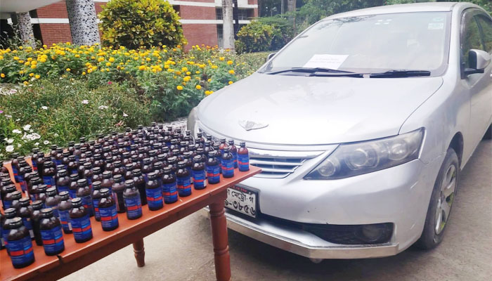 বিপুল পরিমাণ ফেনসিডিলসহ আটক ২, প্রাইভেটকার জব্দ বিপুল পরিমাণ ফেনসিডিলসহ আটক ২, প্রাইভেটকার জব্দ