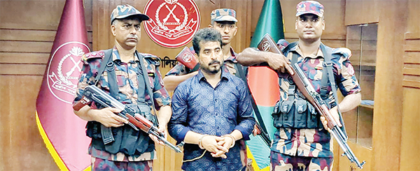 বিজিবির অভিযানে ডায়মন্ড ও বিভিন্ন বিদেশি মুদ্রাসহ এক ভারতীয় নাগরিক আটক