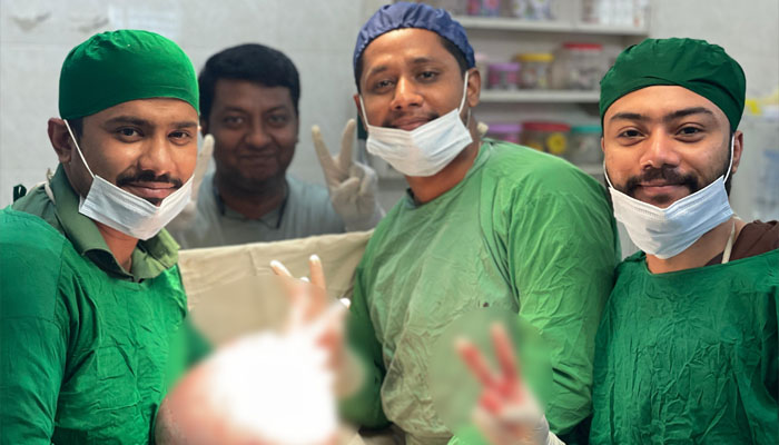 চাঁদপুরে নারীর পেটের ৮ কেজি ওজনের টিউমার অপসারণ চাঁদপুরে নারীর পেটের ৮ কেজি ওজনের টিউমার অপসারণ