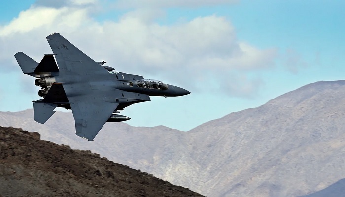 বিধ্বস্ত বিমানের ক্রুকে উদ্ধার করে ইরানের বাইরে নিয়ে গেল মার্কিন বাহিনী বিধ্বস্ত বিমানের ক্রুকে উদ্ধার করে ইরানের বাইরে নিয়ে গেল মার্কিন বাহিনী