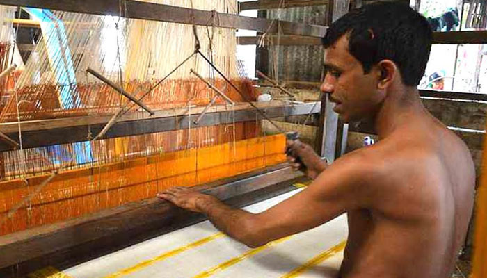 সিরাজগঞ্জের তাঁত পল্লীতে ফিরেছে কর্মব্যস্ততা সিরাজগঞ্জের তাঁত পল্লীতে ফিরেছে কর্মব্যস্ততা