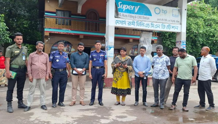 মানিকগঞ্জে চোরাই পথে পাম্পের তেল বিক্রি, আটক ২ মানিকগঞ্জে চোরাই পথে পাম্পের তেল বিক্রি, আটক ২