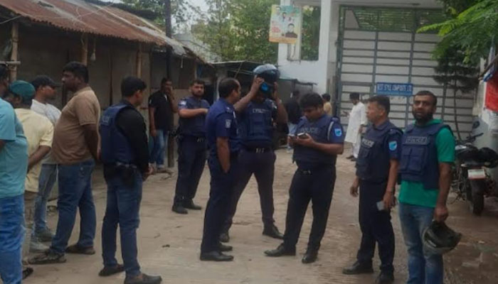 নারায়ণগঞ্জে বিএনপির দুই গ্রুপের সংঘর্ষ, শিশুসহ গুলিবিদ্ধ ৩ নারায়ণগঞ্জে বিএনপির দুই গ্রুপের সংঘর্ষ, শিশুসহ গুলিবিদ্ধ ৩