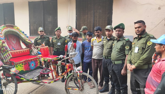 রাজধানীতে আনসারের তৎপরতায় অটোরিক্সা ছিনতাই প্রতিরোধ, আটক ৩ রাজধানীতে আনসারের তৎপরতায় অটোরিক্সা ছিনতাই প্রতিরোধ, আটক ৩