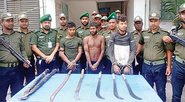 আনসার সদস্যদের বীরত্বে আবুল খায়ের রোলিং মিলসে ডাকাতি নস্যাৎ, আটক তিন আনসার সদস্যদের বীরত্বে আবুল খায়ের রোলিং মিলসে ডাকাতি নস্যাৎ, আটক তিন