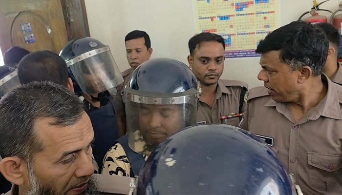 সিকেডি হাসপাতালে চাঁদা দাবি: প্রধান আসামি মঈনসহ ৩ জন রিমান্ডে সিকেডি হাসপাতালে চাঁদা দাবি: প্রধান আসামি মঈনসহ ৩ জন রিমান্ডে