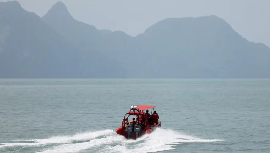 আন্দামান সাগরে নৌকাডুবে ২৫০ যাত্রী নিখোঁজ আন্দামান সাগরে নৌকাডুবে ২৫০ যাত্রী নিখোঁজ