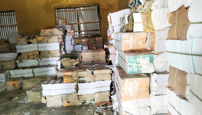 জলঢাকায় গোডাউনে পড়ে নষ্ট হচ্ছে অর্ধলাখ সরকারি বই জলঢাকায় গোডাউনে পড়ে নষ্ট হচ্ছে অর্ধলাখ সরকারি বই