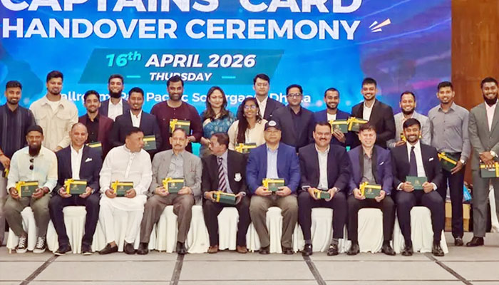 সাবেক অধিনায়কদের হাতে তুলে দেওয়া হলো ‘ক্যাপ্টেন্স কার্ড’ সাবেক অধিনায়কদের হাতে তুলে দেওয়া হলো ‘ক্যাপ্টেন্স কার্ড’