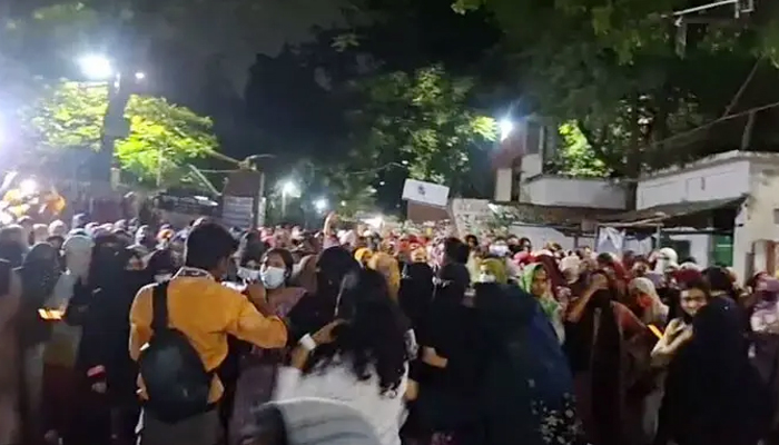 ক্যাম্পাসে ছাত্ররাজনীতি নিষিদ্ধের দাবিতে তিতুমীর কলেজে বিক্ষোভ ক্যাম্পাসে ছাত্ররাজনীতি নিষিদ্ধের দাবিতে তিতুমীর কলেজে বিক্ষোভ