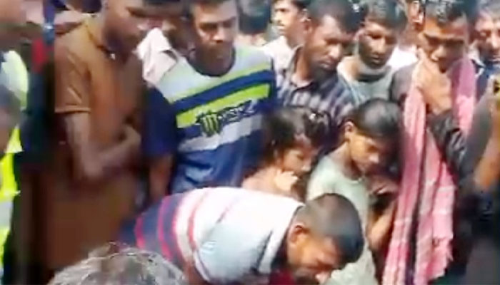 সাতক্ষীরায় কুপিয়ে হত্যা, পুকুরপাড়ে মিলল মরদেহ সাতক্ষীরায় কুপিয়ে হত্যা, পুকুরপাড়ে মিলল মরদেহ