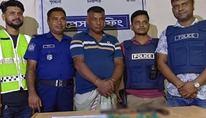 ঈশ্বরদীতে অস্ত্র ও ইয়াবাসহ মাদক কারবারি আটক ঈশ্বরদীতে অস্ত্র ও ইয়াবাসহ মাদক কারবারি আটক