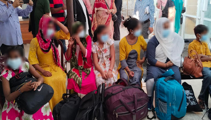 ভারতে কারাভোগ শেষে দেশে ফিরলো ২০ শিশু ভারতে কারাভোগ শেষে দেশে ফিরলো ২০ শিশু