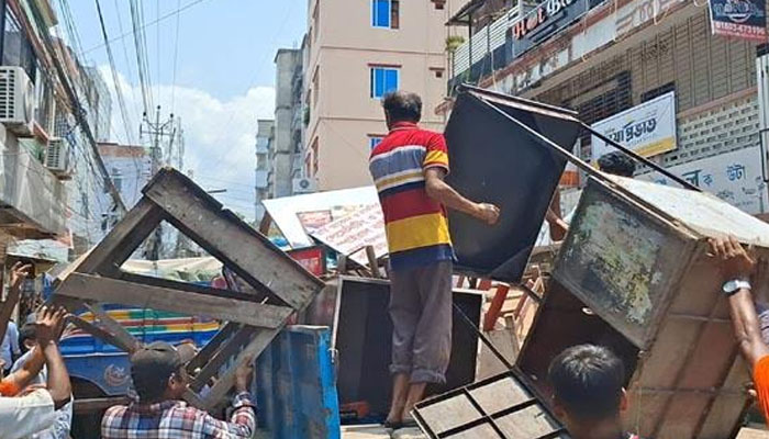 চাঁদপুর শহরে অর্ধশতাধিক অবৈধ স্থাপনা উচ্ছেদ চাঁদপুর শহরে অর্ধশতাধিক অবৈধ স্থাপনা উচ্ছেদ