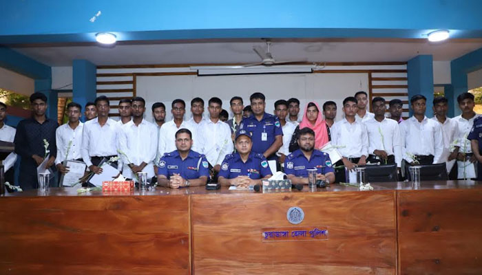 চুয়াডাঙ্গায় ১২০ টাকায় পুলিশের চাকরি পেলেন ২১ তরুণ-তরুণী চুয়াডাঙ্গায় ১২০ টাকায় পুলিশের চাকরি পেলেন ২১ তরুণ-তরুণী