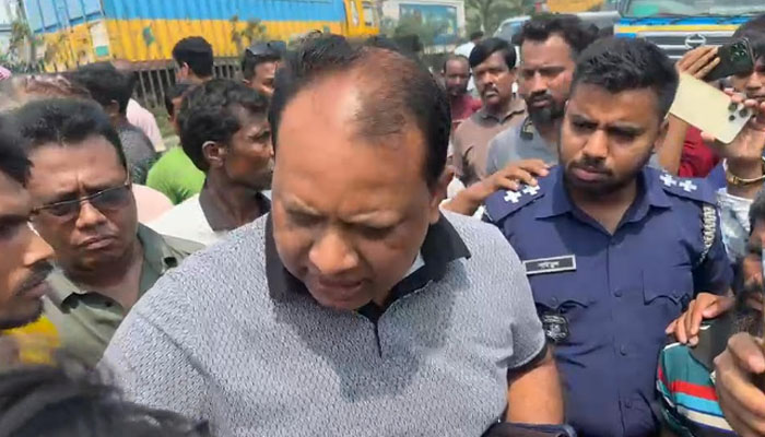 চাঁদা না পেয়ে অটোরিকশা চালককে হত্যার অভিযোগ, মহাসড়ক অবরোধ চাঁদা না পেয়ে অটোরিকশা চালককে হত্যার অভিযোগ, মহাসড়ক অবরোধ