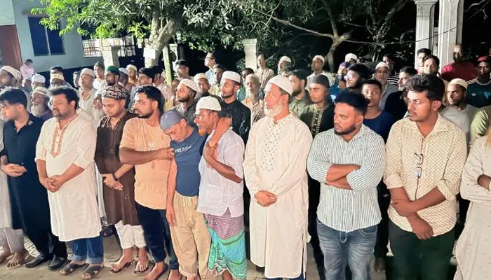 দাদা-দাদির কবরের পাশে চিরনিদ্রায় শায়িত রামিসা দাদা-দাদির কবরের পাশে চিরনিদ্রায় শায়িত রামিসা