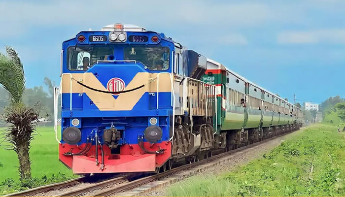 ঈদযাত্রায় ট্রেনের ছাদে চড়া ঠেকাতে কঠোর রেল কর্তৃপক্ষ ঈদযাত্রায় ট্রেনের ছাদে চড়া ঠেকাতে কঠোর রেল কর্তৃপক্ষ