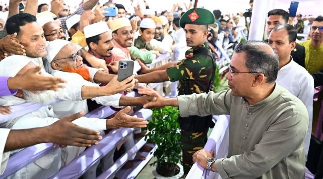 জাতীয় ঈদগাহে মুসল্লিদের সঙ্গে প্রধানমন্ত্রীর শুভেচ্ছা বিনিময় জাতীয় ঈদগাহে মুসল্লিদের সঙ্গে প্রধানমন্ত্রীর শুভেচ্ছা বিনিময়