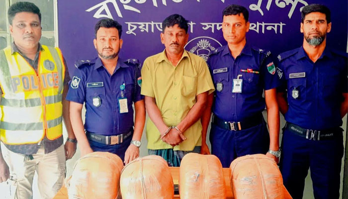 চুয়াডাঙ্গায় ১৬ কেজি গাঁজাসহ মাদক ব্যবসায়ী আটক চুয়াডাঙ্গায় ১৬ কেজি গাঁজাসহ মাদক ব্যবসায়ী আটক