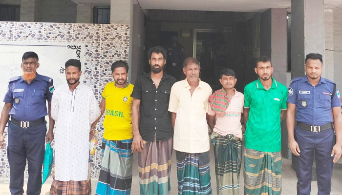 দর্শনায় পুলিশের অভিযানে ওয়ারেন্টভুক্ত ৬ আসামি গ্রেফতার দর্শনায় পুলিশের অভিযানে ওয়ারেন্টভুক্ত ৬ আসামি গ্রেফতার
