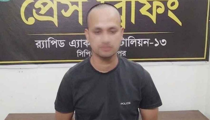 রংপুরে গৃহবধূ ধর্ষণ মামলার প্রধান আসামি গ্রেফতার রংপুরে গৃহবধূ ধর্ষণ মামলার প্রধান আসামি গ্রেফতার